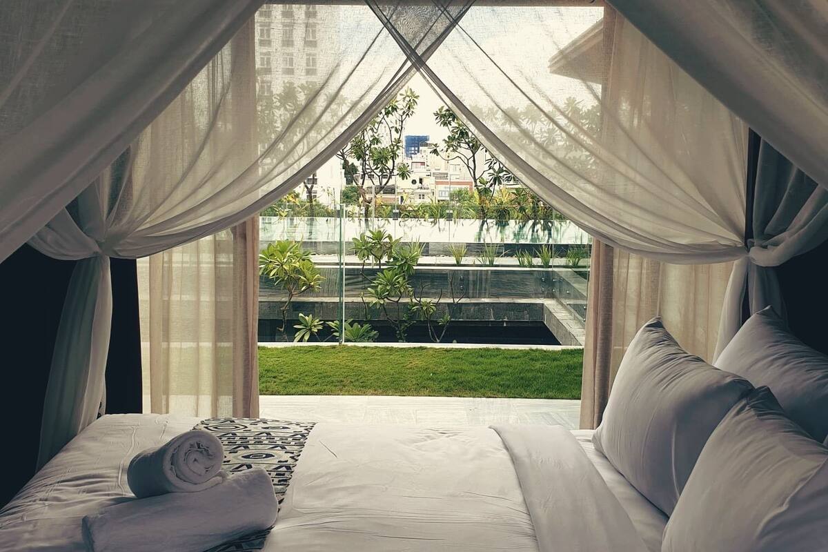 Exclusive Studio Suite, Pool Access, Pool View | Minibar, desk, blackout curtains, iron/ironing board (on request)