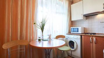 Apartamento, 1 quarto | Cozinha privada | Geladeira, micro-ondas, cooktop, chaleira elétrica