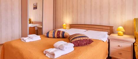 1 bedroom, desk, iron/ironing board, free WiFi