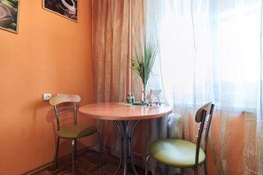 Apartment, 1 Bedroom | In-room dining - Home-Hotel Raisy Osipkinoy 7A (Kyiv)