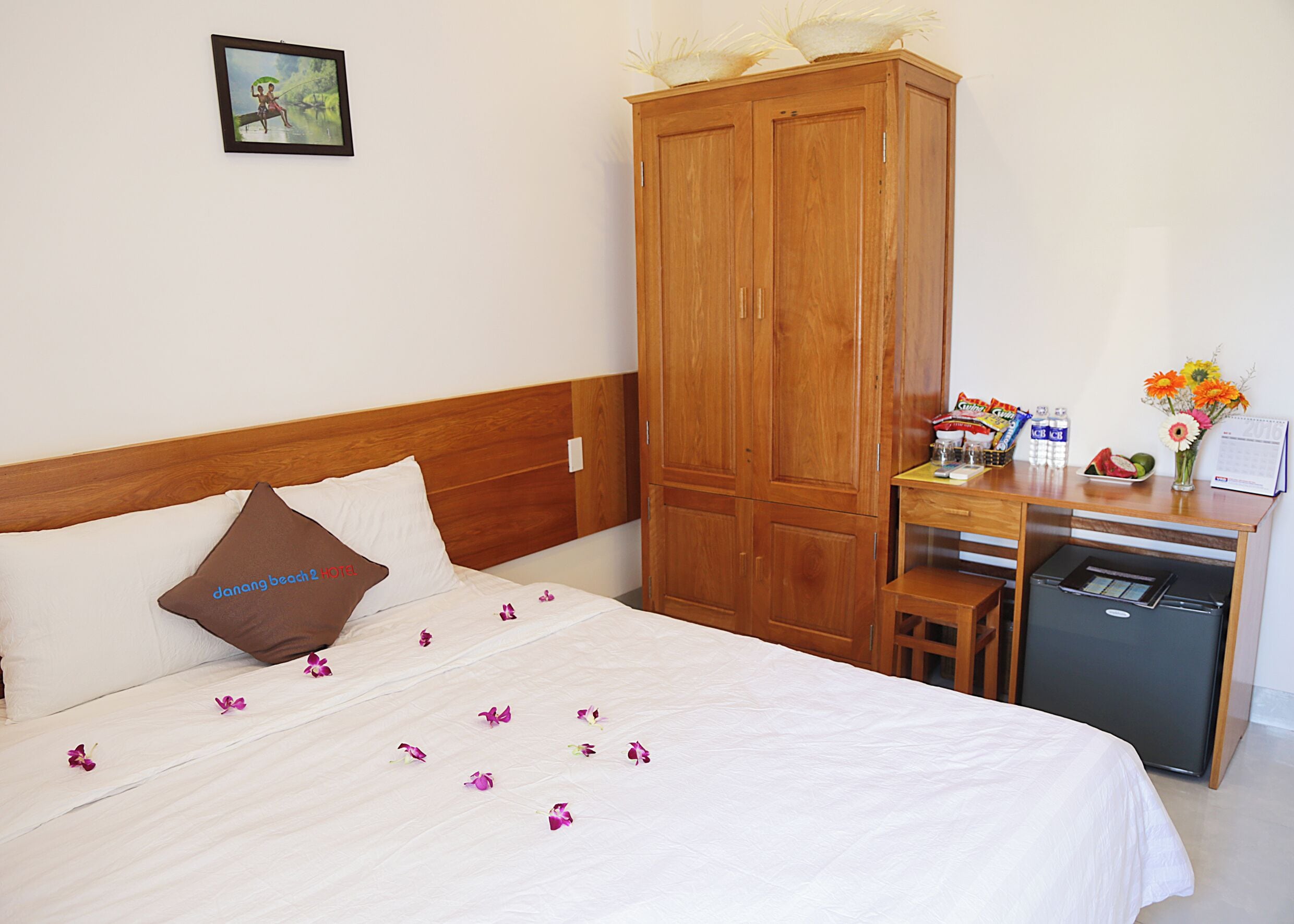 Standard Double Room, No Windows | Minibar, soundproofing, free WiFi, bed sheets