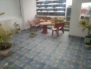 华丽双人房 | 迷你吧、隔音、免费 WiFi、床单