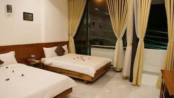 Family Quadruple Room | Minibar, soundproofing, free WiFi, bed sheets