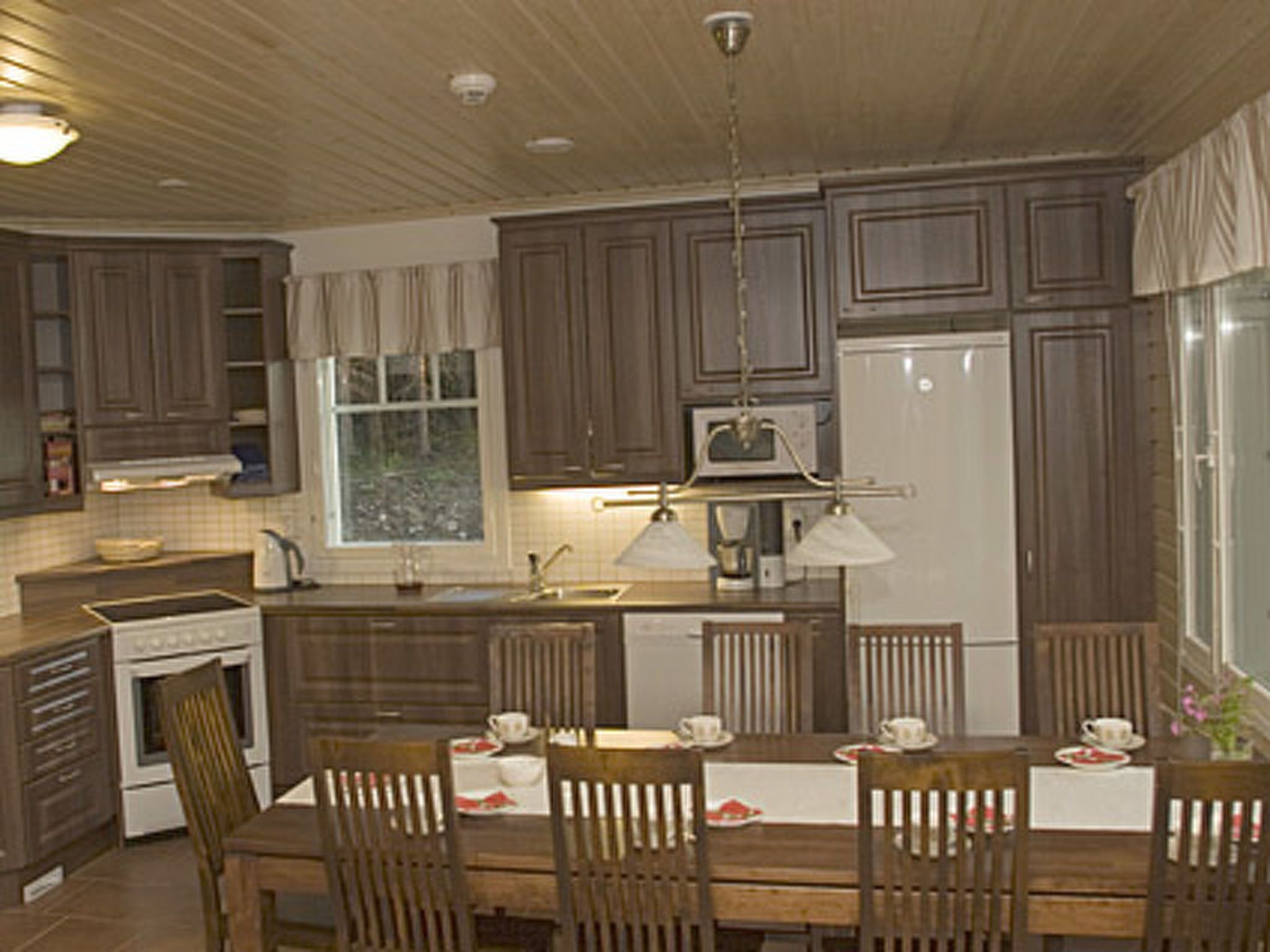 Jääkaappi, mikroaaltouuni, astianpesukone