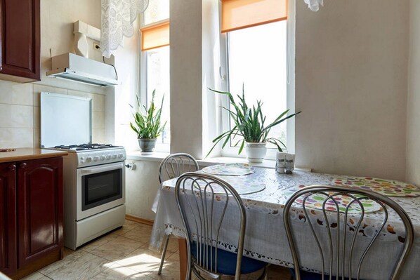 Apartment | Eigene Küche | Großer Kühlschrank, Mikrowelle, Ofen, Herdplatte