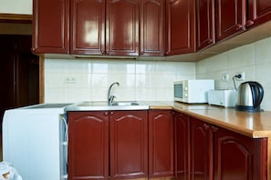 Apartment | Eigene Küche | Großer Kühlschrank, Mikrowelle, Ofen, Herdplatte