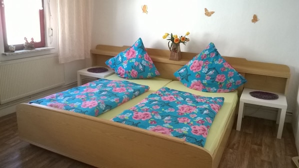 House | 4 bedrooms, free WiFi, bed sheets