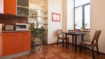 Apartment | Private kitchen | Fridge, microwave, oven, stovetop