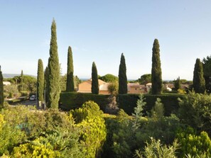 المنطقة المحيطة بالمنشأة