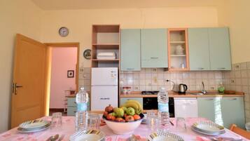 Frigorifero, microonde, forno, lavastoviglie