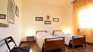 3 habitaciones, tabla de planchar con plancha y internet gratis