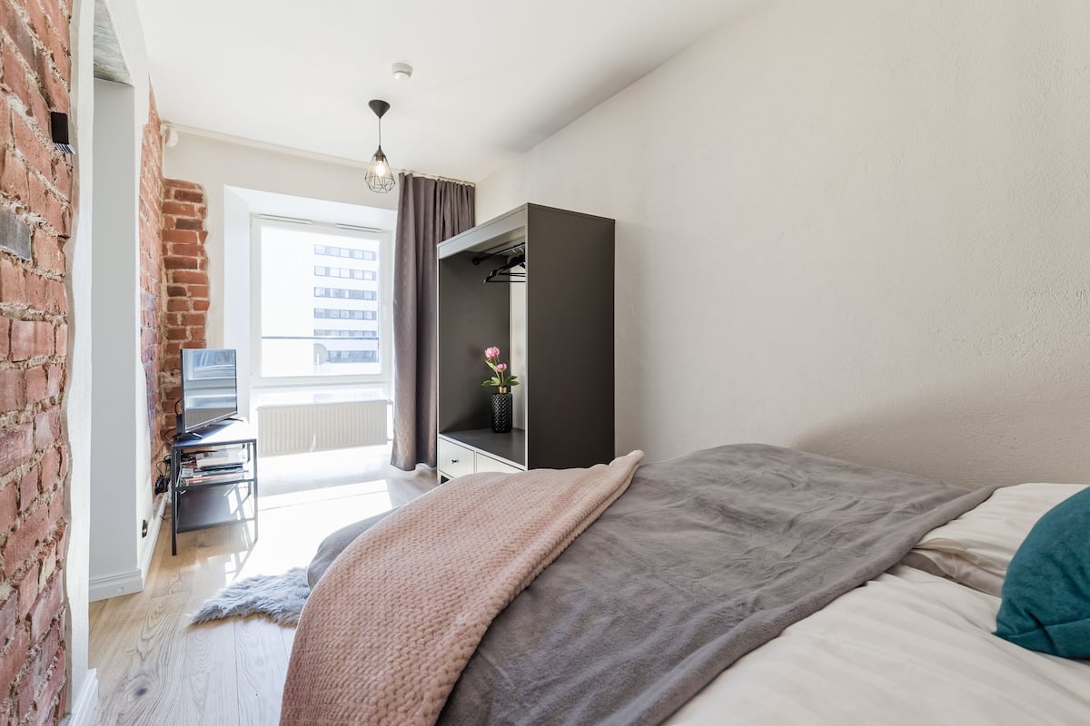Luxury apartment with Sunny balcony | Allergitestet sengetøy, skrivebord og strykejern/-brett