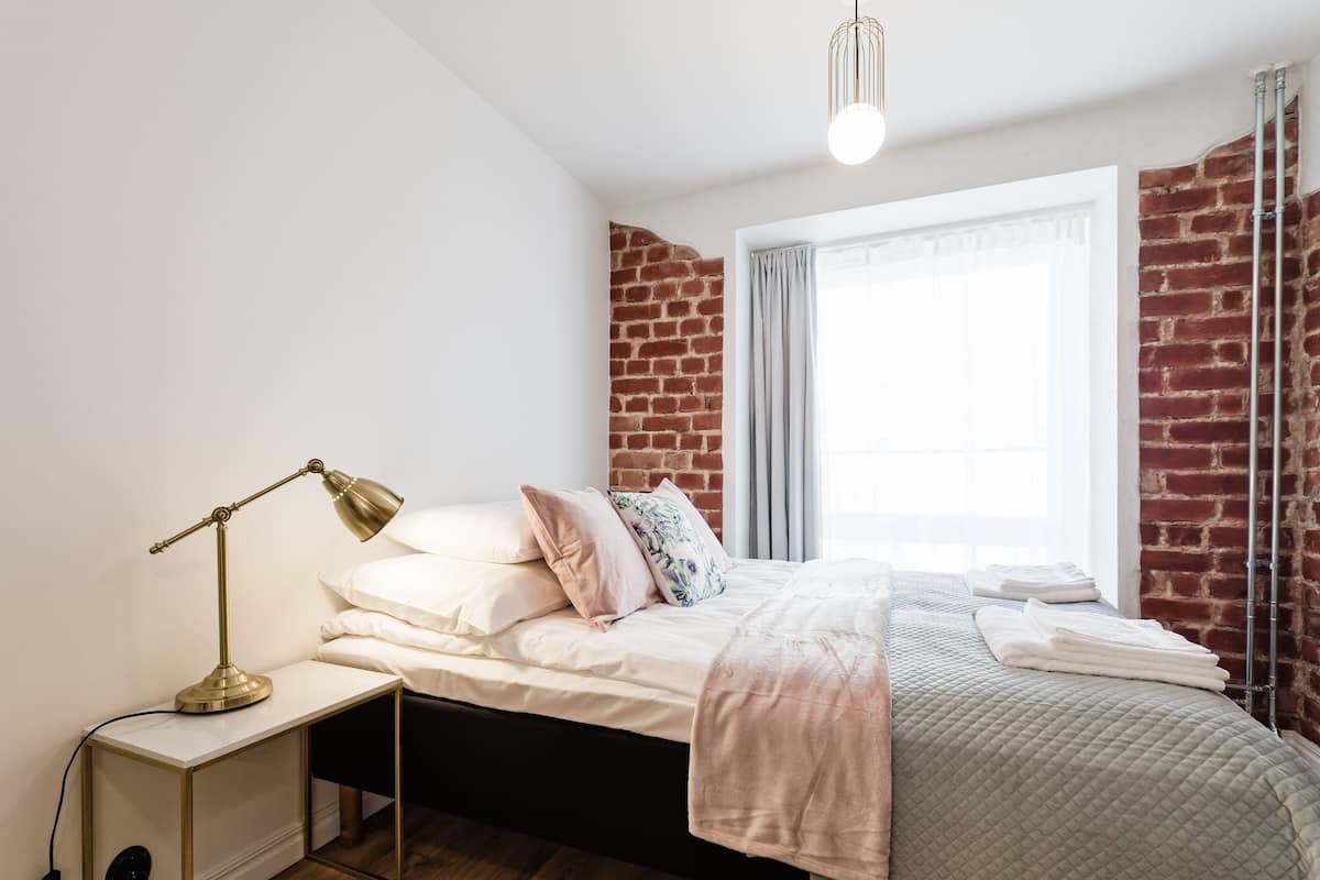 Luxury living in the heart of Tallinn II | Allergitestet sengetøy, skrivebord og strykejern/-brett