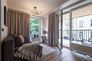 Luxury studio with Sunny balcony | 客廳 | 智慧型電視