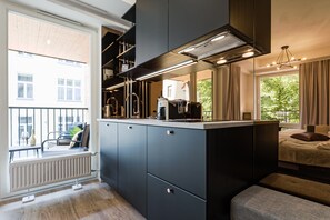 Luxury studio with Sunny balcony | Private kitchenette - Estonishing Stay (Tallinn)