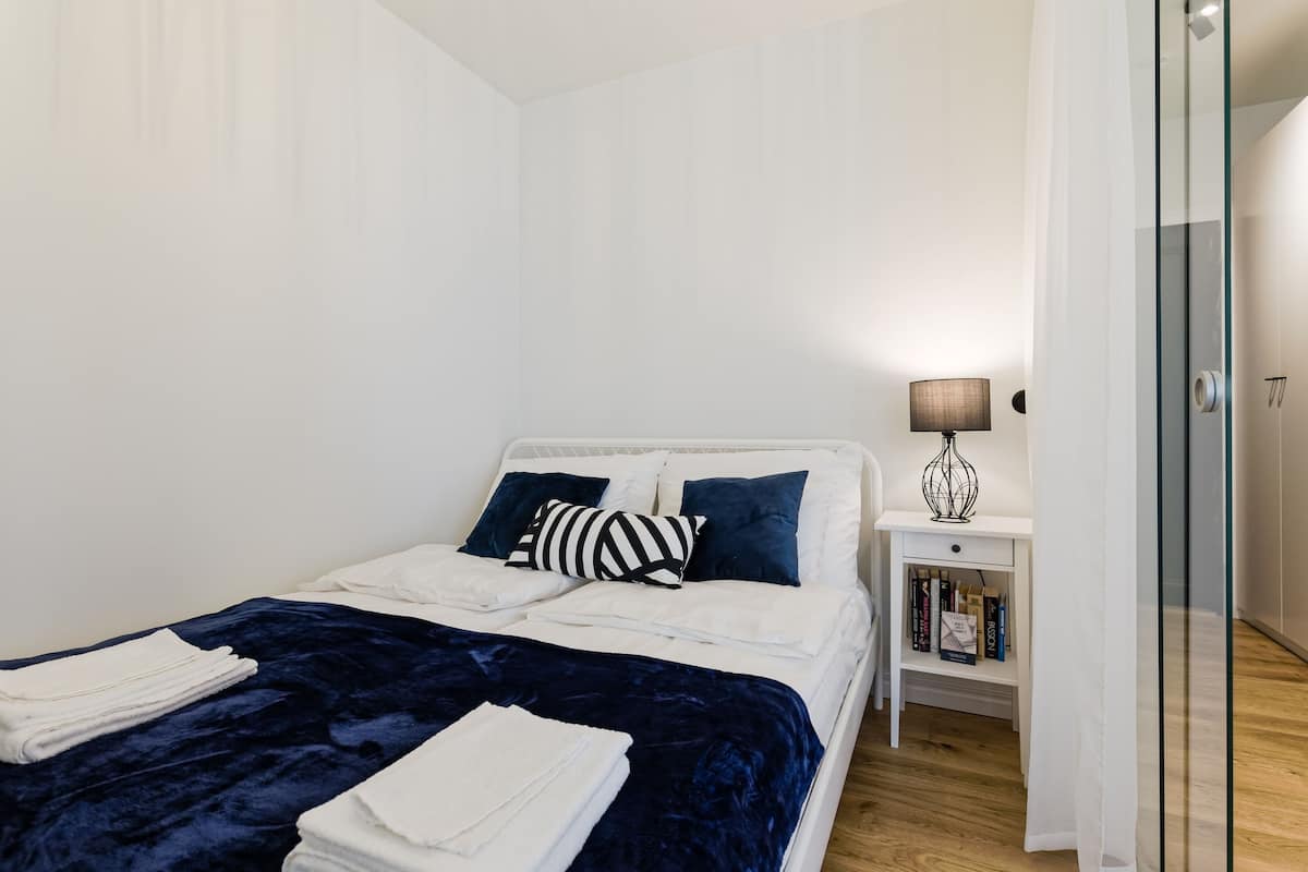 Luxury apartment in the heart of Tallinn | Allergitestet sengetøy, skrivebord og strykejern/-brett