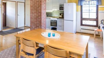 Refrigerador, microondas, lavavajillas, utensilios de cocina