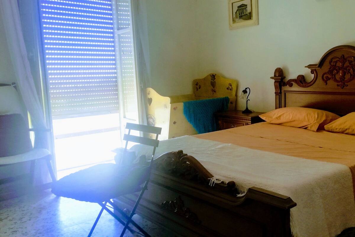 Basic Apartment | Iron/ironing board, WiFi (free), individually furnished, bed sheets