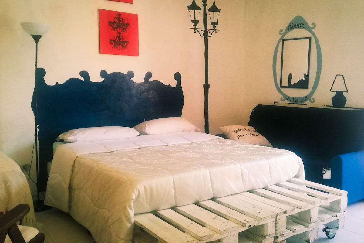 Comfort Apartment | Iron/ironing board, WiFi (free), individually furnished, bed sheets
