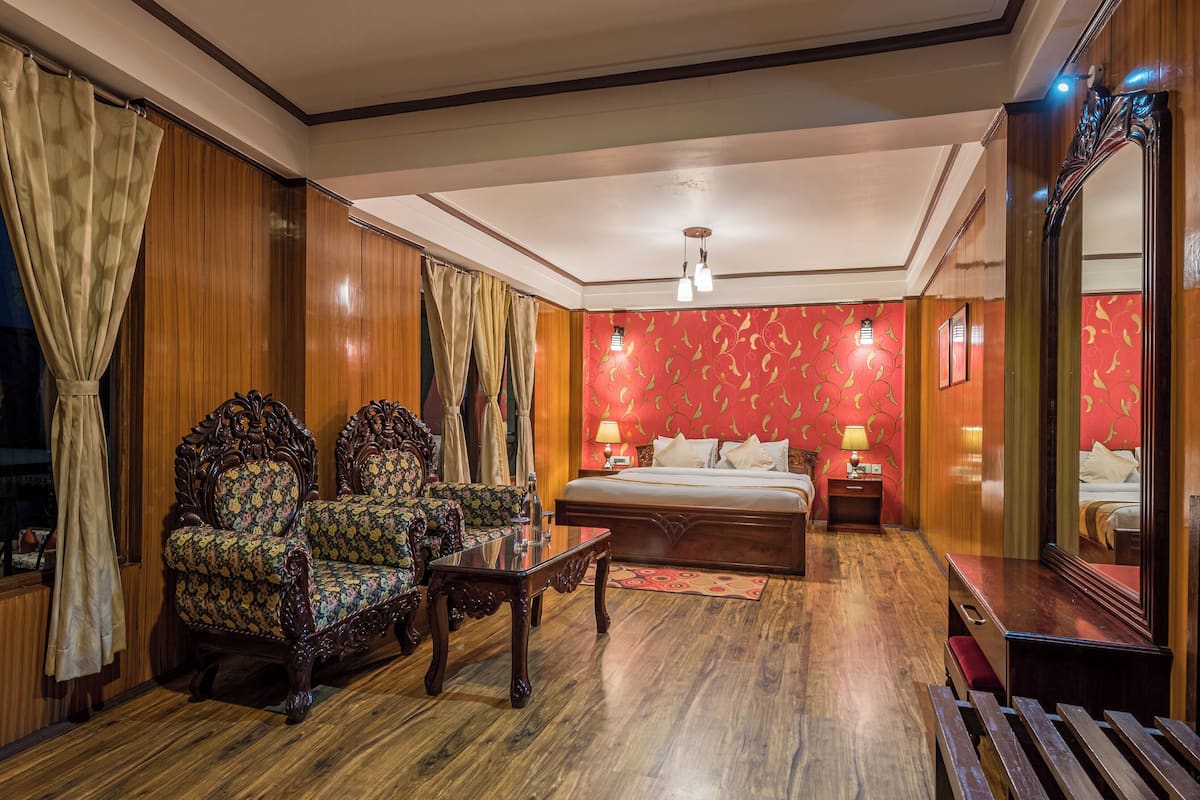 Deluxe Room | 1 bedroom, premium bedding, memory foam beds, rollaway beds