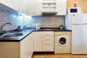 アパートメント | 専用キッチン | 大型冷蔵庫、電子レンジ、オーブン、コンロ