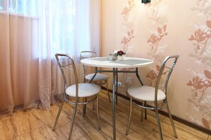 Apartment | In-room dining - Home-Hotel Khoriva 50 (Kyiv)