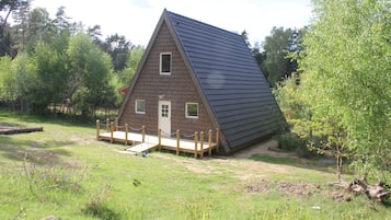 Signature Cabin, 2 Bedrooms, Jetted Tub | Blackout curtains, rollaway beds, free WiFi