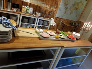 Dagelijks ontbijtbuffet (SEK 85 per persoon)
