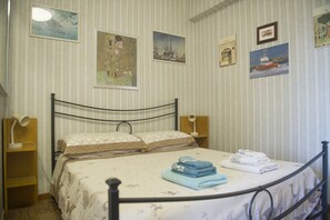 Basic Double Room | Free minibar, free WiFi, bed sheets - BB Fly and Beach (Fiumicino)