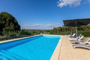 Outdoor pool, a heated pool - Beautiful typical French Manor with private swimming pool (Anglars Nozac)