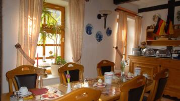 Breakfast area