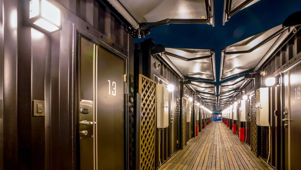 A corridor with doors numbered 13 and 16, wooden flooring, and overhead lighting. - HOTEL R9 The Yard Kanumasakae (Kanuma)