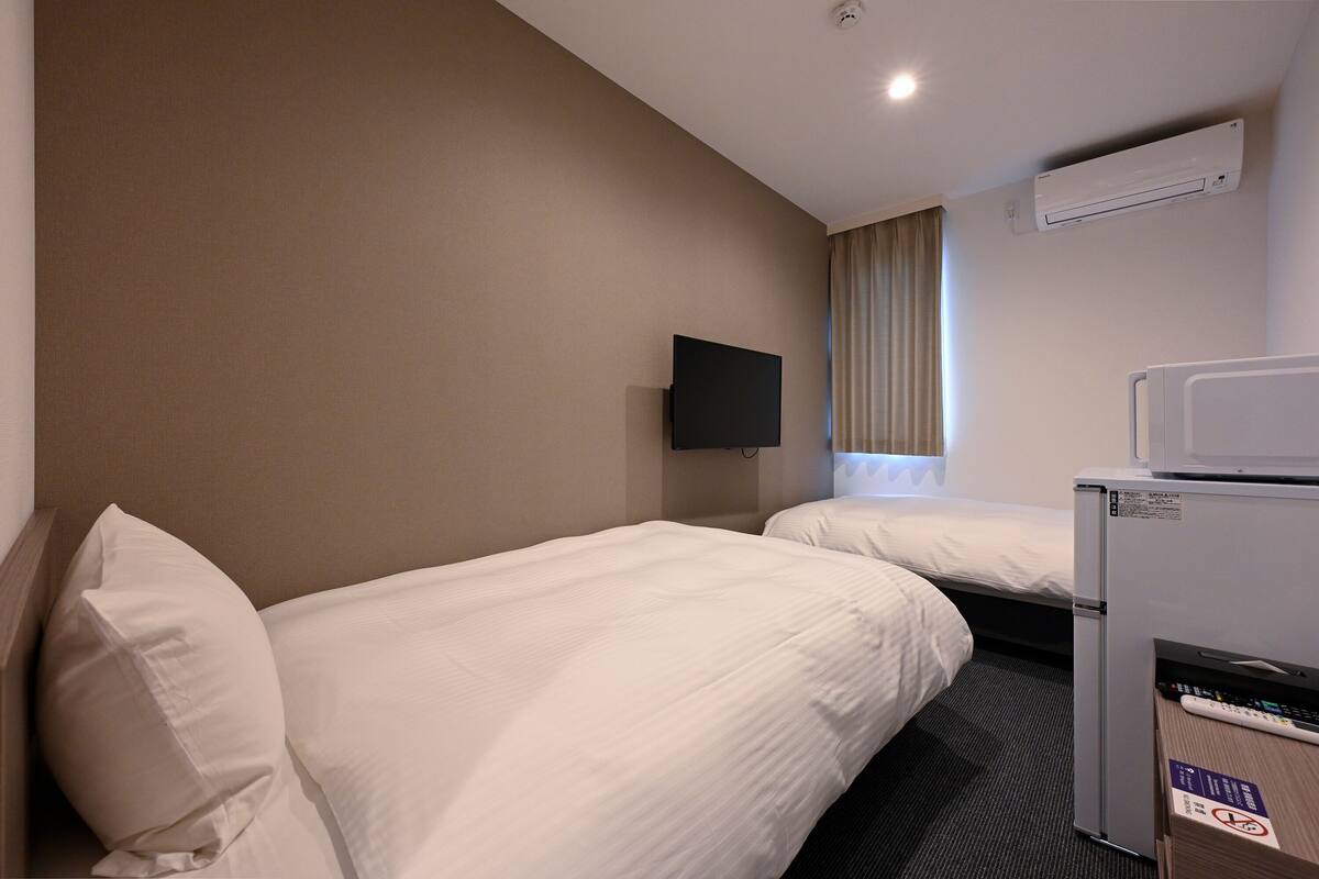 standard twin room, non smoking (check-in is not available after 11pm) | free wifi, bed sheets