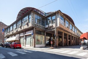 المنشأة من الخارج