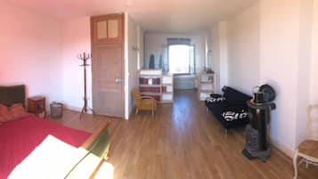 Panorama tweepersoonskamer, uitzicht op heuvels | Extra bedden (toeslag), gratis wifi, beddengoed