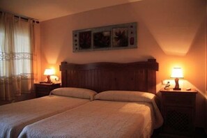 Free cots/infant beds, free WiFi - Hotel Patri (Huescar)
