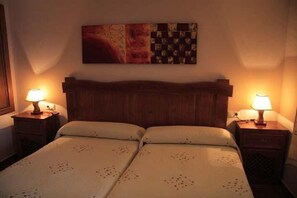 Free cots/infant beds, free WiFi - Hotel Patri (Huescar)