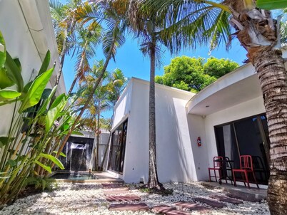 Coconut Grove Boutique Hotel