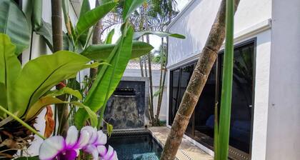 Coconut Grove Boutique Hotel