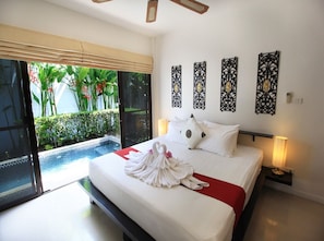 Signature Bungalow, Kitchen, Poolside