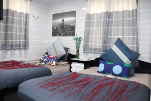 Habitación familiar | Escritorio, wifi gratis, ropa de cama