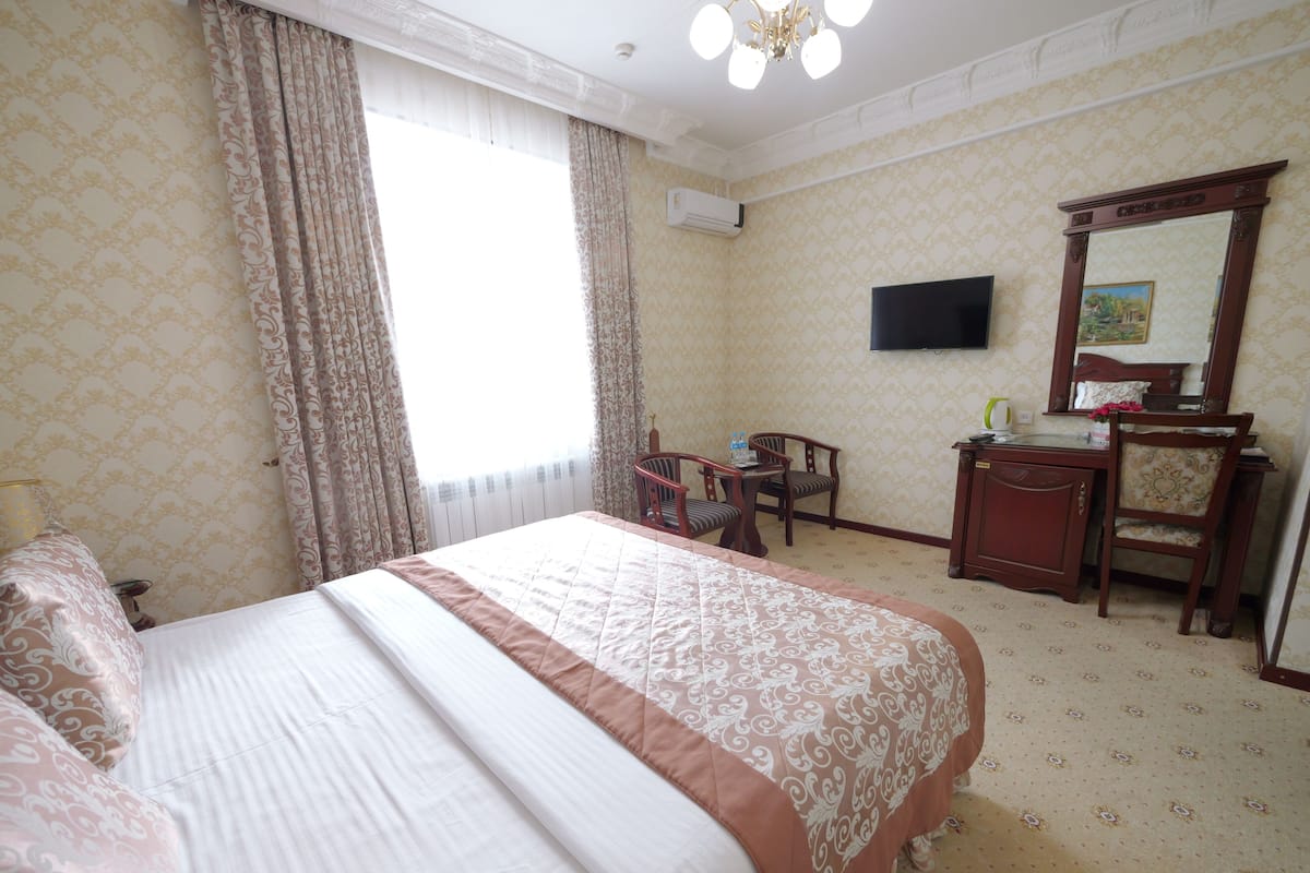 Standard Double or Twin Room | In-room safe, desk, laptop workspace, free WiFi
