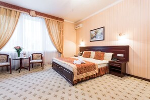 In-room safe, desk, laptop workspace, free WiFi - Asia Hotel Fergana (Fergana)
