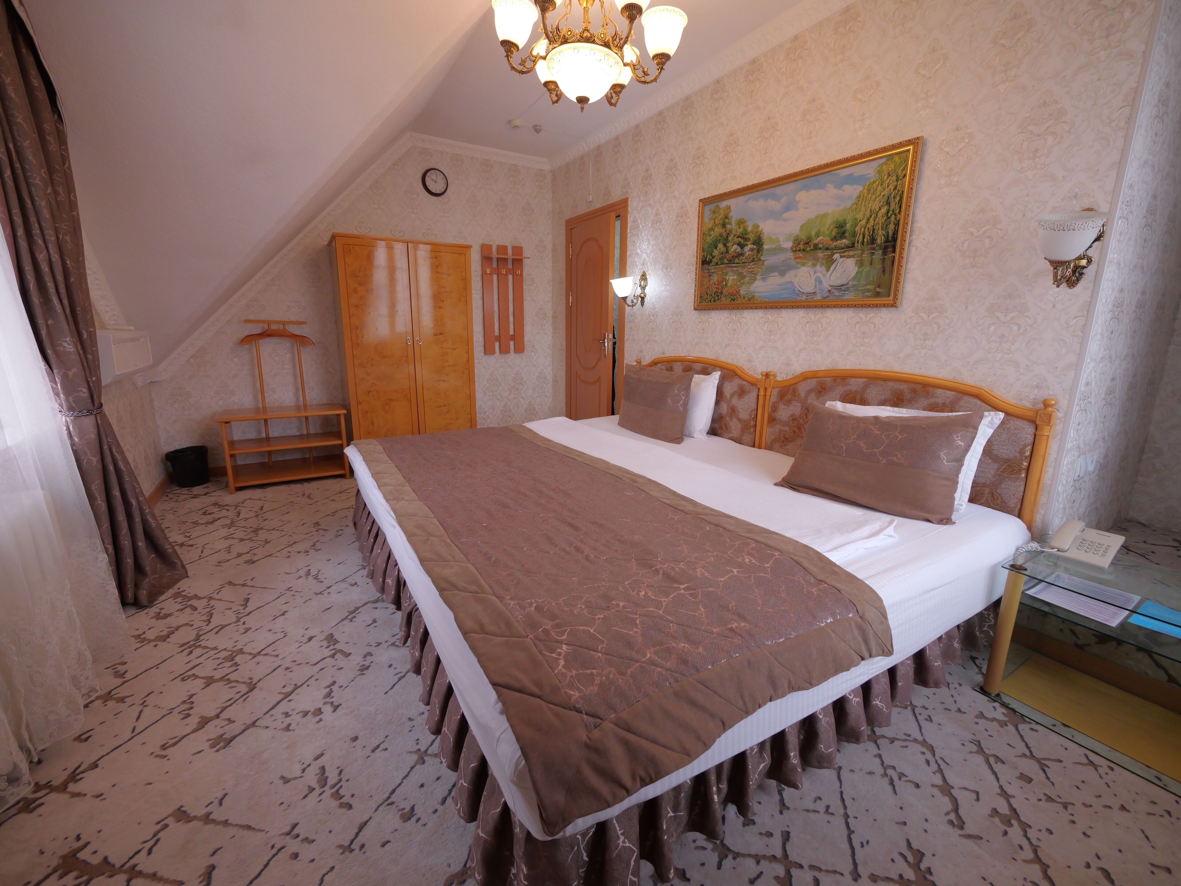 In-room safe, desk, laptop workspace, free WiFi