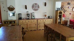 Se ofrece un desayuno continental (7 EUR por persona)