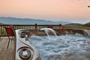 Outdoor spa tub - All About The View, Ellijay, GA (Ellijay)