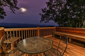 Outdoor dining - All About The View, Ellijay, GA (Ellijay)