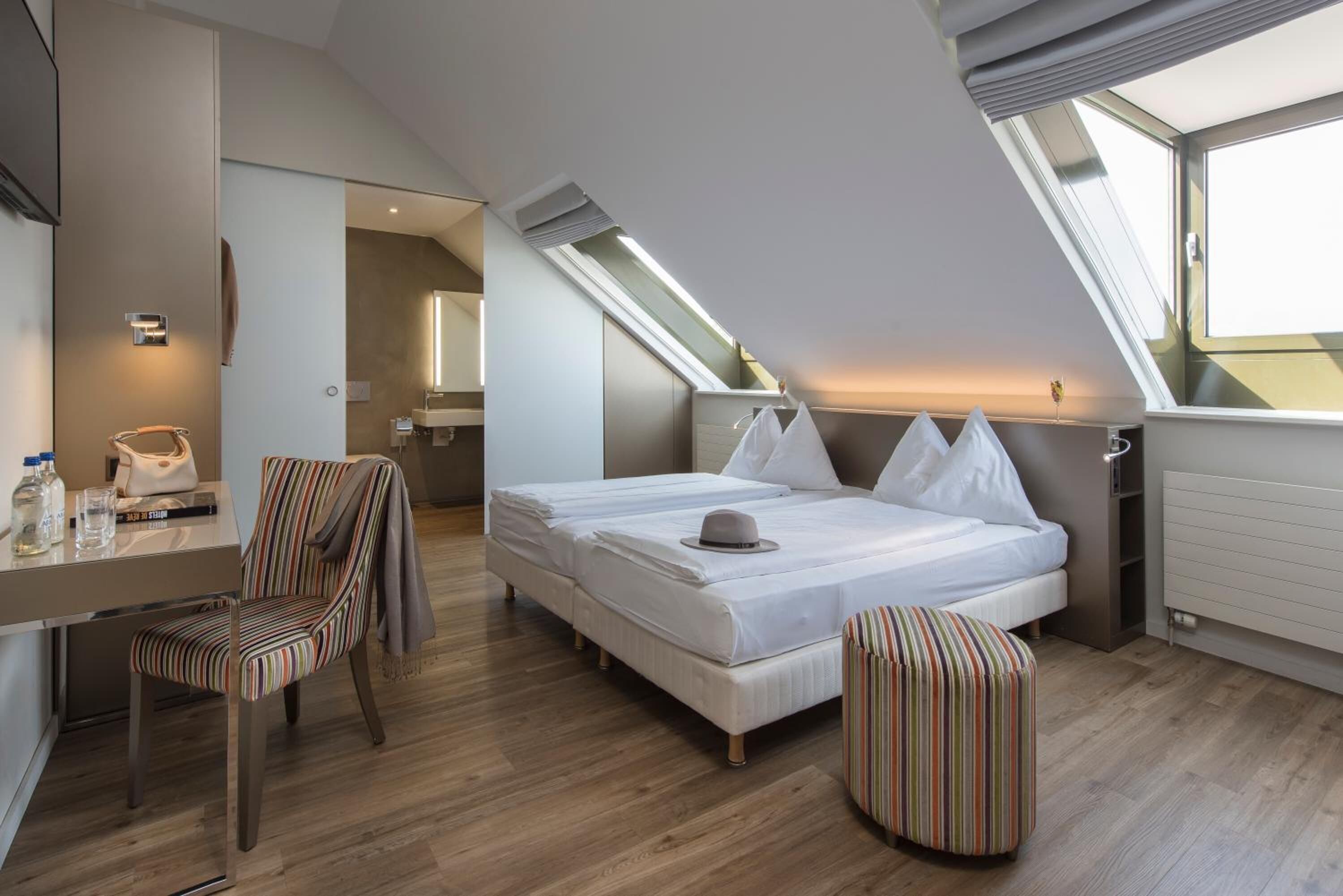 1 bedroom, premium bedding, in-room safe, desk