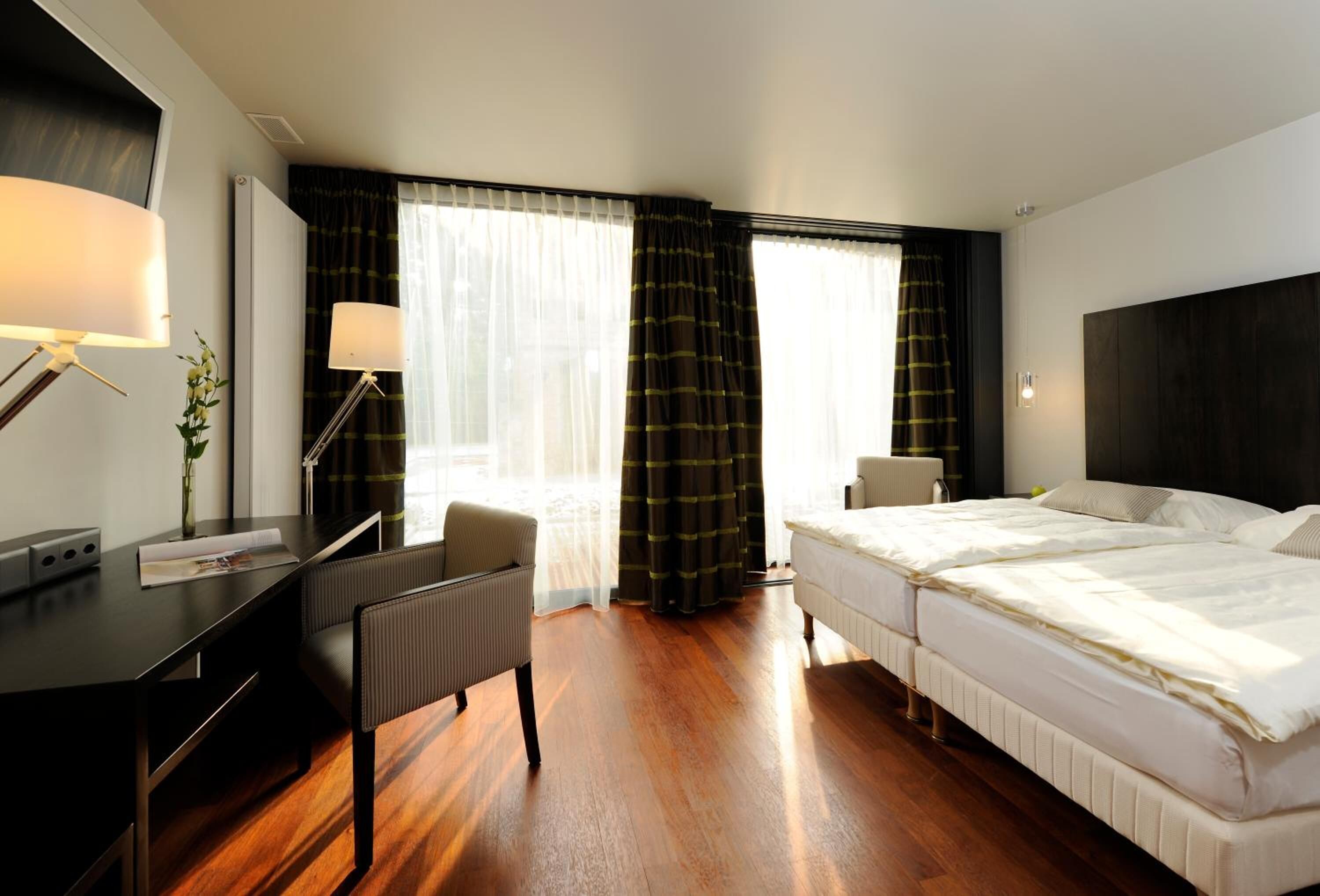 1 bedroom, premium bedding, in-room safe, desk