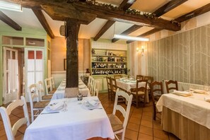 Daily continental breakfast (EUR 3.50 per person) - Posada Rural La Casa del Vaquero (Hermandad de Campoo de Suso)